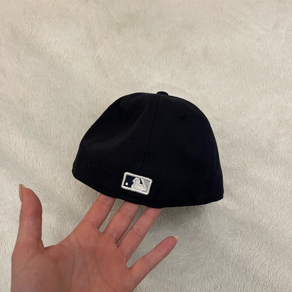 NAVY NEW ERA 59 FIFTY YANKEES HAT🦋 - Picture 2 of 6
